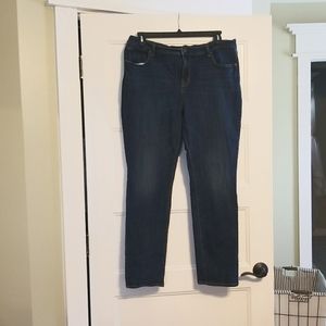 Curvy profile straight leg jeans
